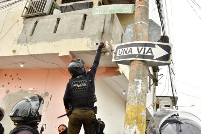 Policías incautaron cámaras usadas para prevenir la llegada de agentes.