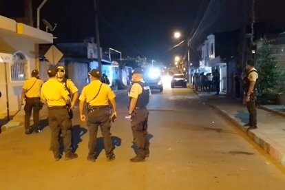 Uniformados llegaron al sitio para atender la emergencia.