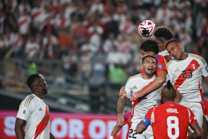 En la fecha 11, Perú empató en casa con Chile.