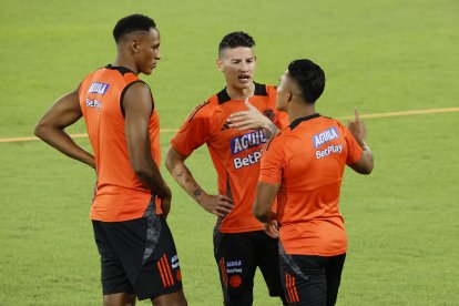 James Rodríguez (c) es duda en Colombia para el juego ante Ecuador.
