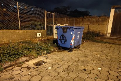 Cerca de este contenedor fue encontrado el brazo del estudiante desmembrado.