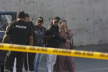Familiares del chofer asesinado estaban consternados por lo sucedido.