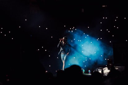 Durante el concierto llovió un poco, pero aún así, la gente lo disfrutó al máximo.