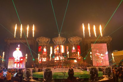 El escenario tuvo 16 pantallas en las que se proyectaban contenido multimedia. 

AG-PERIODISTAS
AG-GRANASA