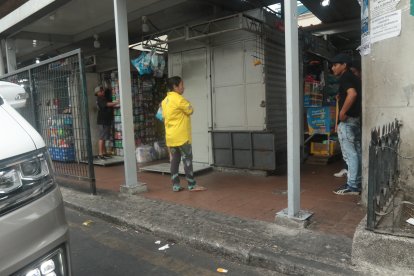 Quienes trabajan en negocios de esta zona piden más seguridad policial.