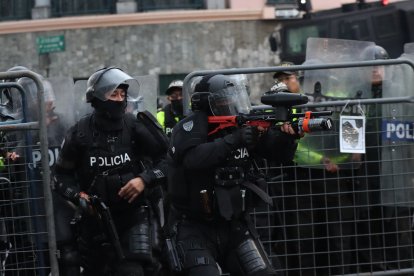 Los policías intentaron dispersar a los manifestantes.