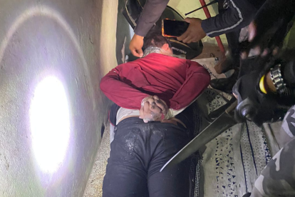 El ciudadano estaba con las manos y piernas atadas.