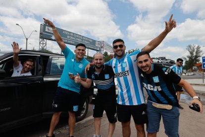 Varios hinchas de Racing ya se encuentran en Asunción.