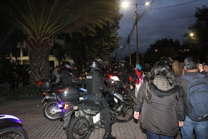 Varios veedores de Inredh estuvieron en la jornada de protestas identificados con cascos azules.