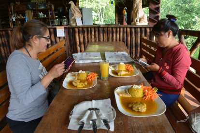 Luego de la aventura por el Gran Cañón puede disfrutar de una deliciosa comida.