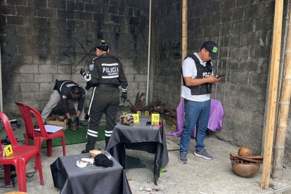 Miembros de la Policía hallaron osamentas.