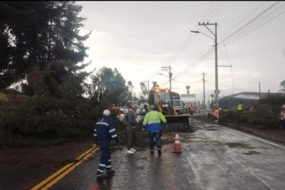 La vía Ambato-Latacunga-Quito quedó cerrada por varios minutos este 22 de noviembre.