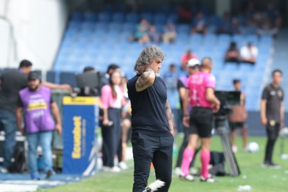 Leonel Álvarez no encuentra la fórmula de victoria para el Bombillo.