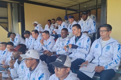 La prueba en el palco del Coloso del Batán consistió en analizar el partido entre Universidad Católica y Aucas para después defender los criterios tácticos en una segunda parte. La prueba final es a fines de noviembre.