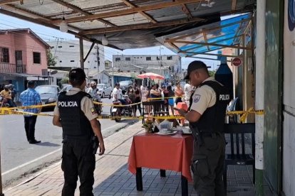 Moradores y comensales quedaron espantados por el crimen.