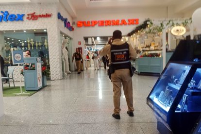 Las actividades en el centro comercial se desarrollan con normalidad.