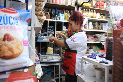 La caserita abre su negocio a las 06:00