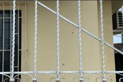 En unas paredes de la dependencia quedaron las huellas de los balazos.