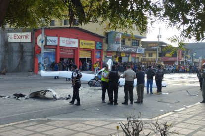 La aeronave cayó en plena vía del cantón La Libertad.