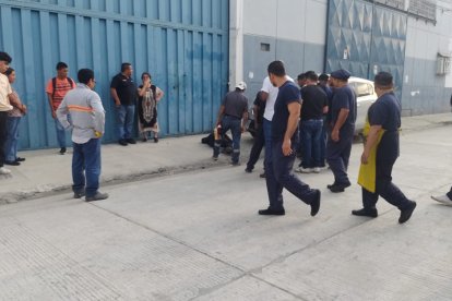 El cadáver quedó junto a la empresa en la que había comenzado a trabajar.