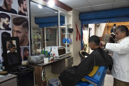 En ‘La Tijera Mágica’ no hay renovación de clientes, son los mismos desde hace 40 años.