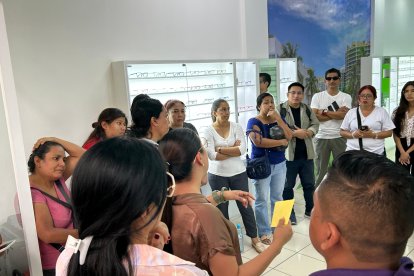 Momento en que las organizadoras anunciaban que toda la ayuda era para los comerciantes.