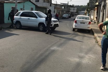 La Policía Nacional acudió al sitio de la emergencia.