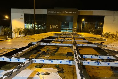 Ambos vehículos fueron abandonados por sus ocupantes en la vía Babahoyo - Montalvo.