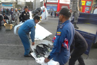 Los restos de la nave fueron recogidos en el sitio del siniestro entre la tarde y noche del miércoles