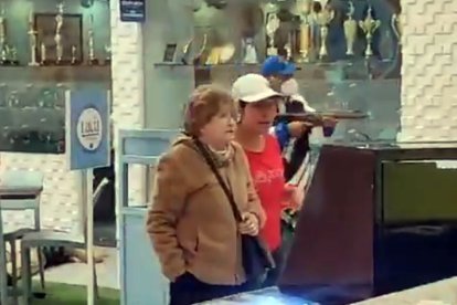 Los delincuentes también tenía puestos mascarillas.