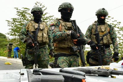 Encontraron armas en el cerro Las Cabras, en Durán.