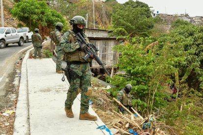 Fuerzas Armadas ingresaron al cerro Las Cabras, sector invadido por bandas delictivas.