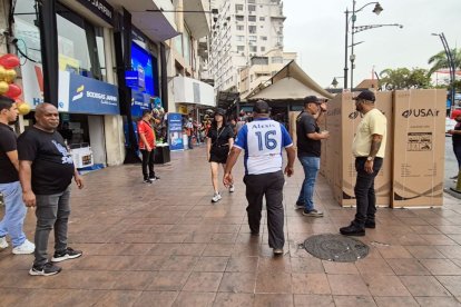 El panorama en la Bahía de Guayaquil no presentaba aglomeraciones de compradores.