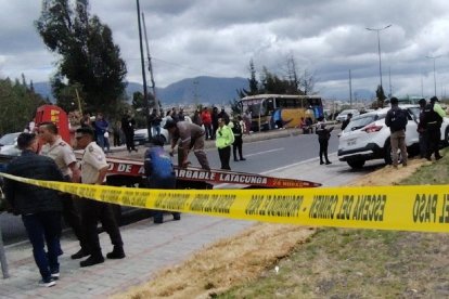 El subjefe de guías penitenciarios de la cárcel de Cotopaxi fue atacado cuando se movilizaba por la avenida Eloy Alfaro.