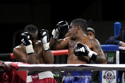 Mina y Quiñónez dieron una gran espectáculo en el ring.