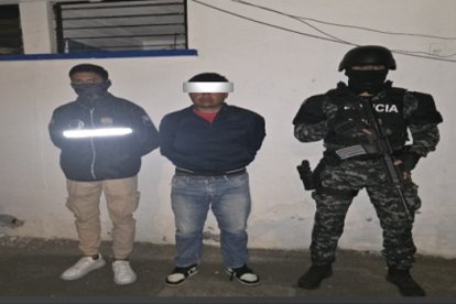 El sujeto fue identificado como Alexander Cuascota y fue detenido en Cayambe.