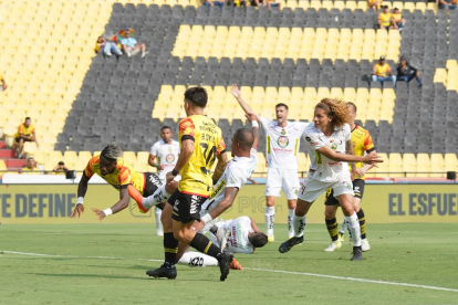 Mushuc Runa empató 2-2 ante Barcelona en el estadio Monumental. Con eso le alcanzó para clasificar a Sudamericana 2025