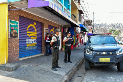 Policías refuerzan la seguridad en el sector.