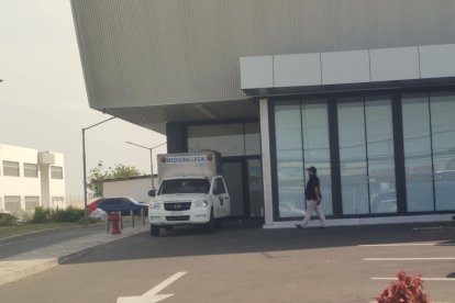 Personal de Medicina Legal acudió a levantar el cuerpo del galeno.