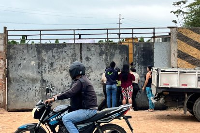 El ataque ocurrió dentro de un taller mecánico.