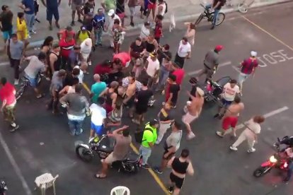 Ciudadanos intentaron ayudar a los heridos.