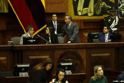 La presidenta de la Asamblea, Viviana Veloz, invitó a Andrea Arrobo a entregar las pruebas sobre sus conversaciones con el presidente Noboa.