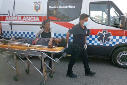 Los sobrevivientes fueron llevados a una casa de salud de Playas.