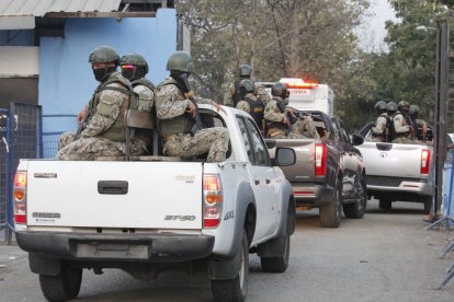 Policías y militares intervinieron para restablecer el orden.