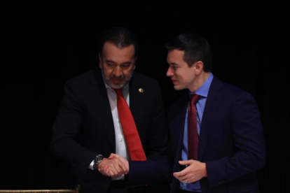 Pabel Muñoz y Daniel Noboa, en la sesión solemne.