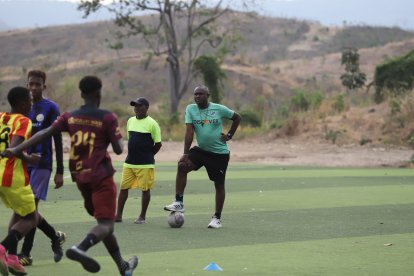 Pedro Mina en un entrenamiento de la escuela en Socio Vivienda 2.