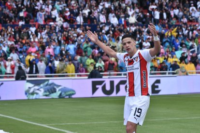 Álex Arce y un doblete en la final.