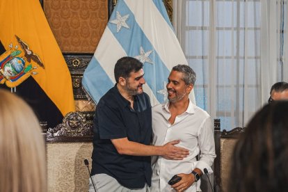 Raúl Chávez (d), integra el directorio de Barcelona y es Concejal en el Municipio de Guayaquil que lidera Aquiles Álvarez, hermano de Antonio, presidente en el Ídolo.