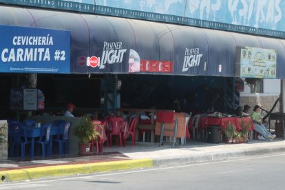 Los restaurantes también enfrentan una baja afluencia de personas, agravando aún más la situación.