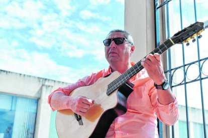 Las guitarreadas son clásicas en las fiestas de Quito.